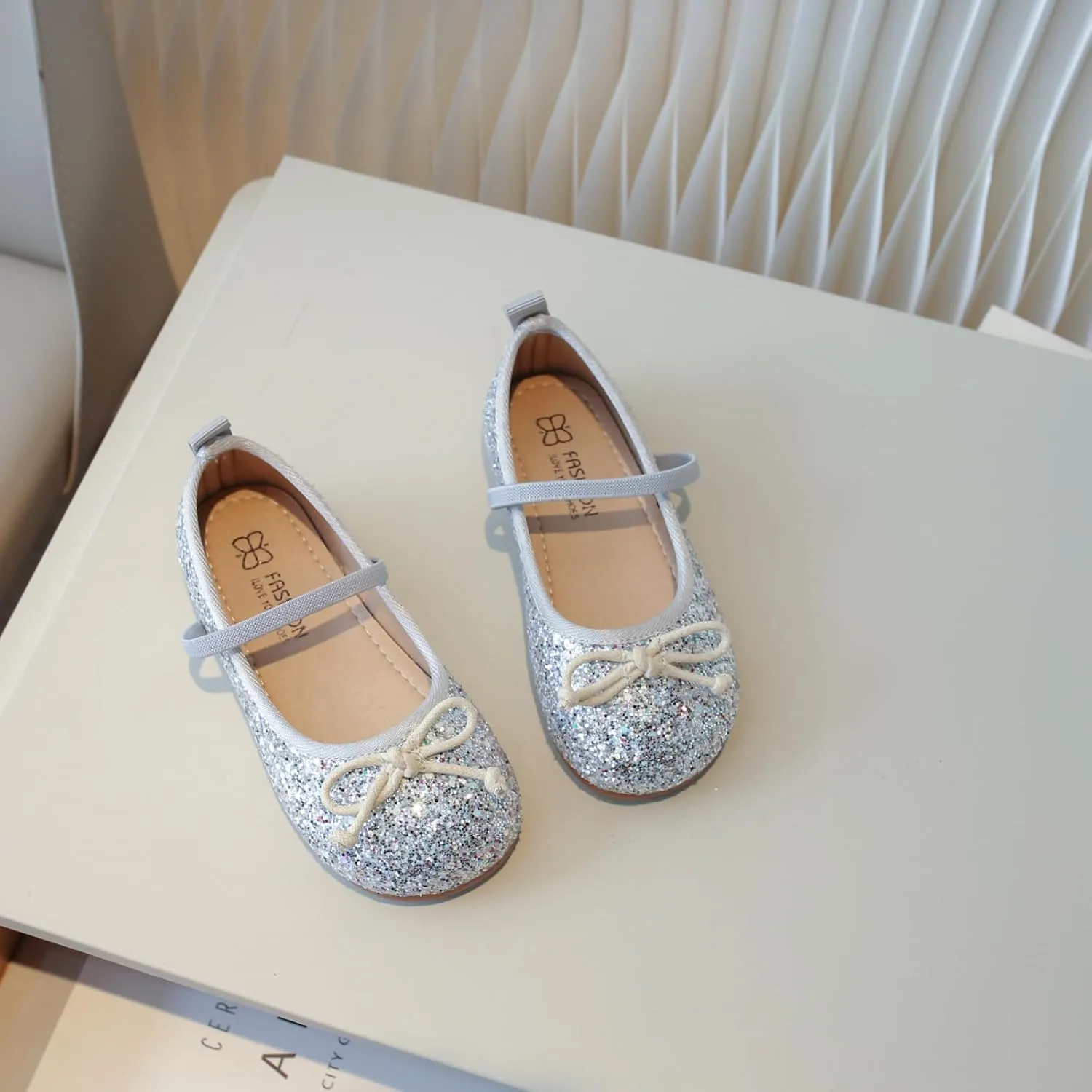Children's Boat Shoes ?C Slip-On Loafers with Bow Tie Design and Sequin Trim, Comfortable Closed Toe Flats for Fall 2025