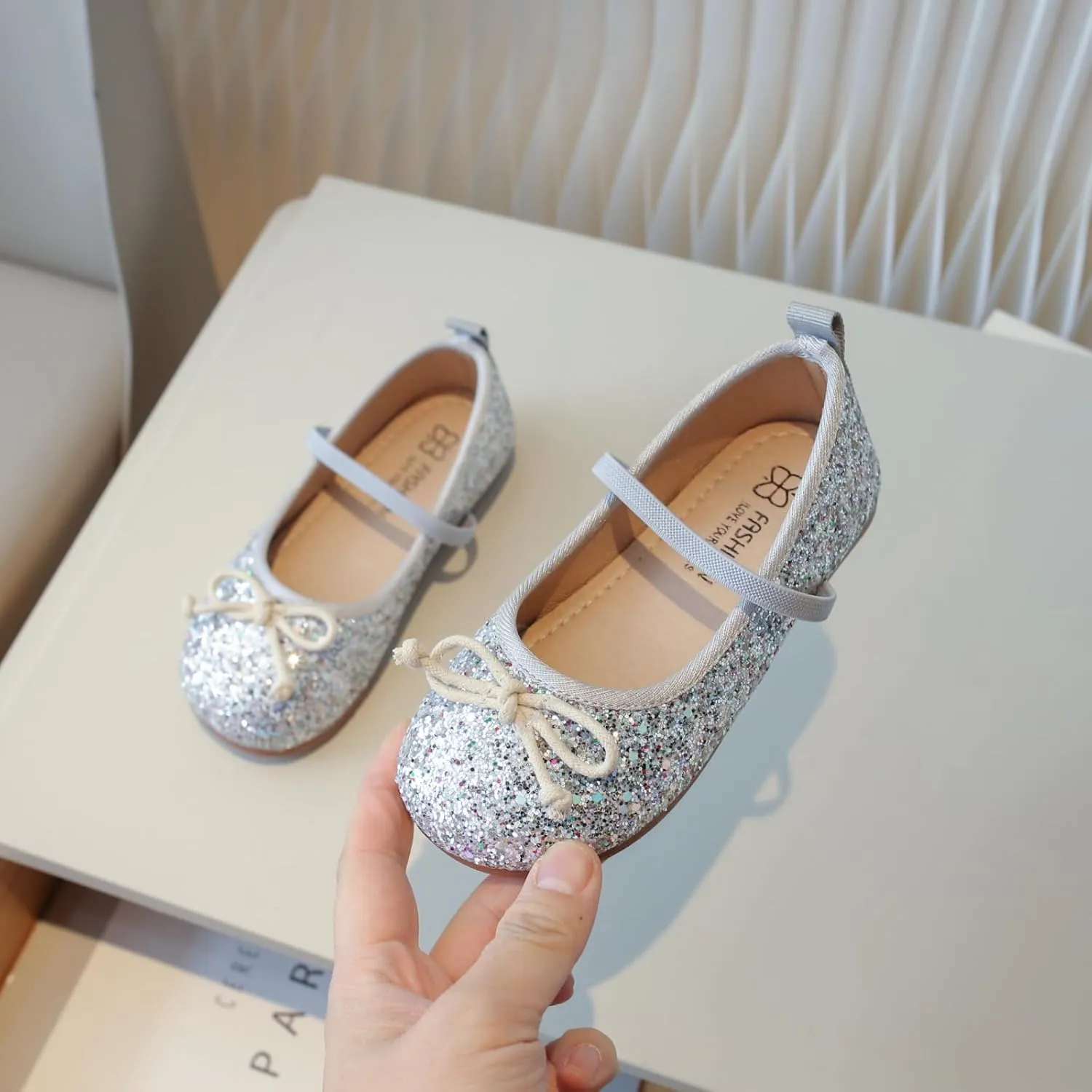 Children's Boat Shoes ?C Slip-On Loafers with Bow Tie Design and Sequin Trim, Comfortable Closed Toe Flats for Fall 2025