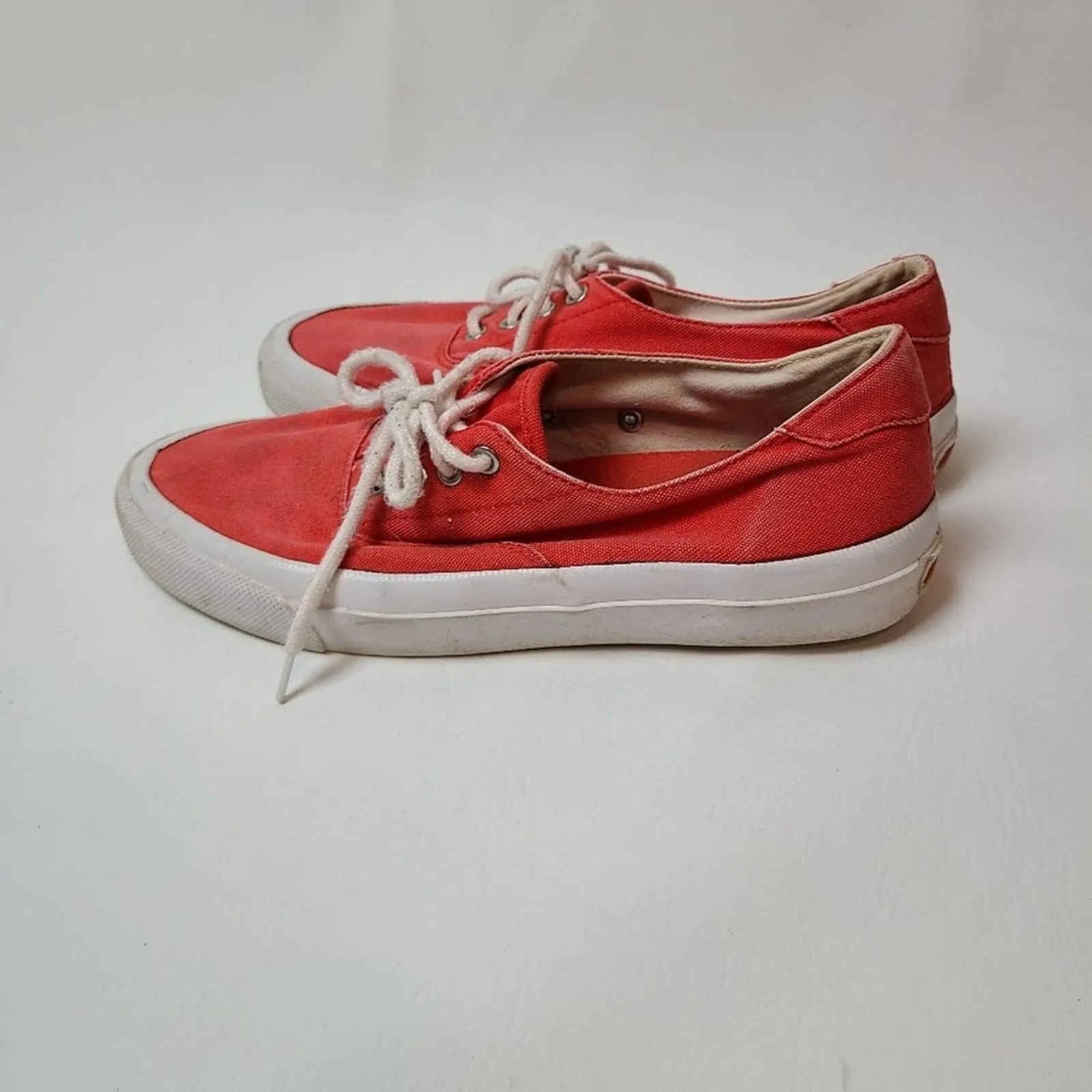 Eddie Bauer Canvas Lace Up Sneakers